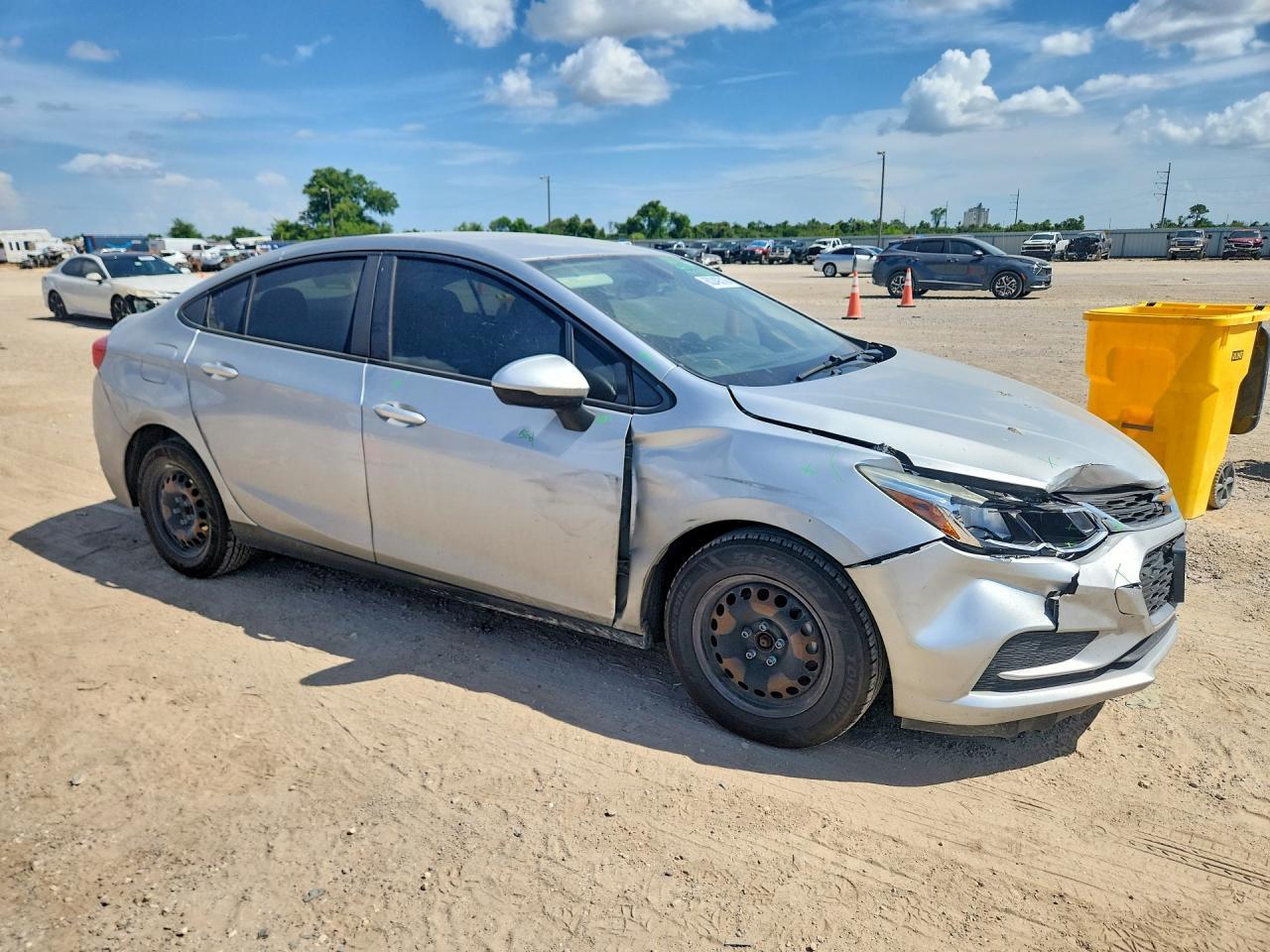 2018 Chevrolet Cruze Ls - zdjęcie 4