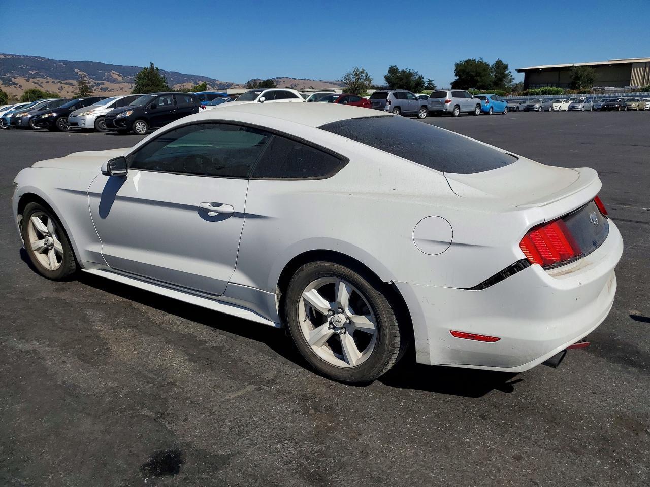 2015 Ford Mustang - zdjęcie 2