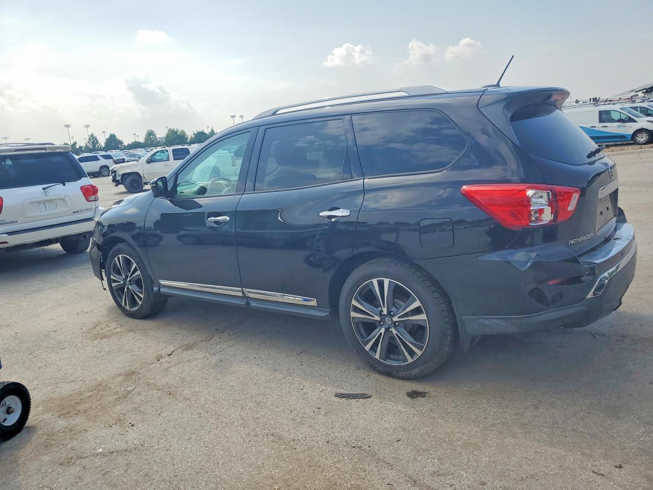 2017 Nissan Pathfinder Platinum - zdjęcie 2