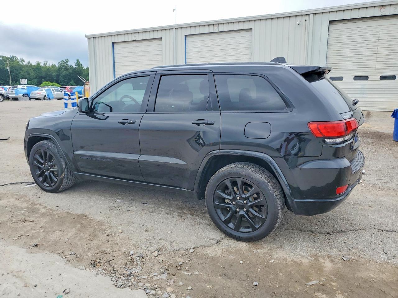 2018 Jeep Grand Cherokee Laredo - zdjęcie 2