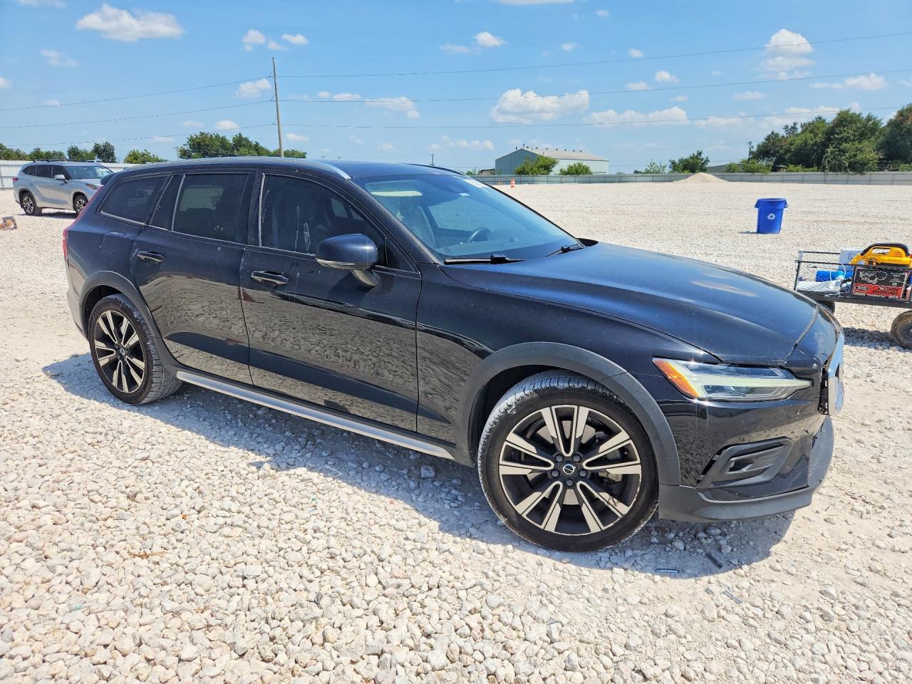 2021 Volvo V60 Cross Country T5 Momentum - zdjęcie 4