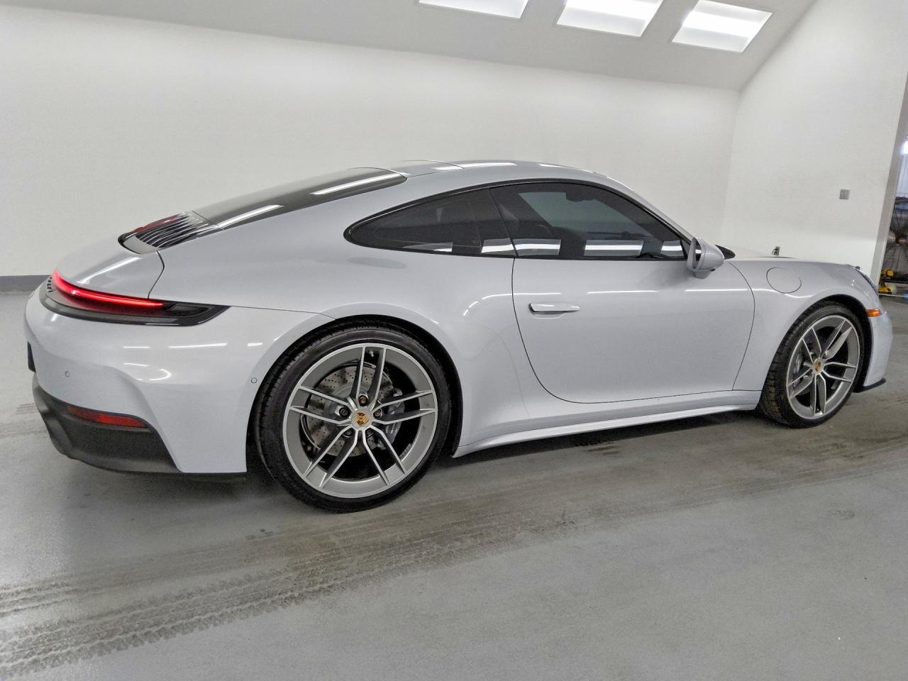 2025 Porsche 911 Carrera - zdjęcie 3
