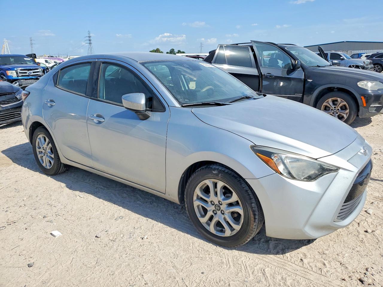 2018 Toyota Yaris Ia Base - zdjęcie 4