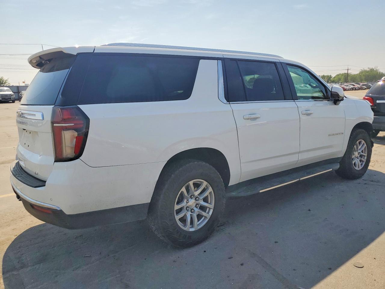 2022 Chevrolet Suburban K1500 Lt - zdjęcie 3