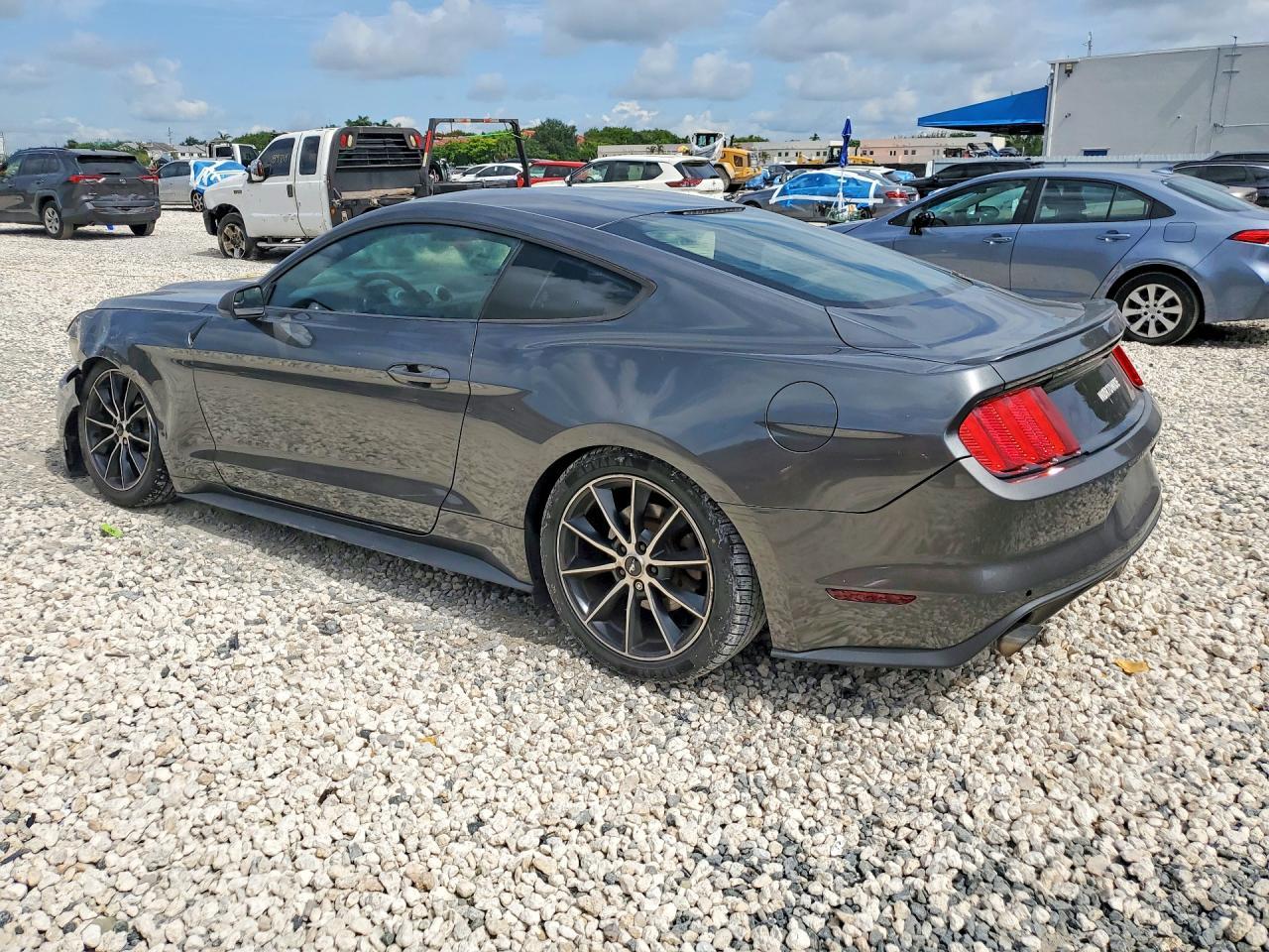 2016 Ford Mustang - zdjęcie 2