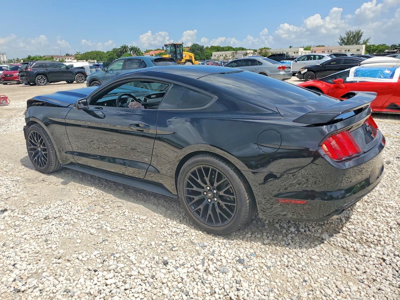 2015 Ford Mustang - zdjęcie 2