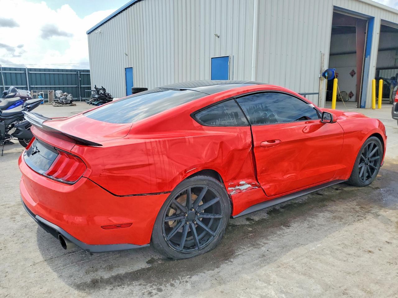 2018 Ford Mustang - zdjęcie 3