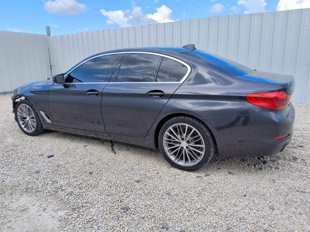 2020 BMW 530I - zdjęcie 2