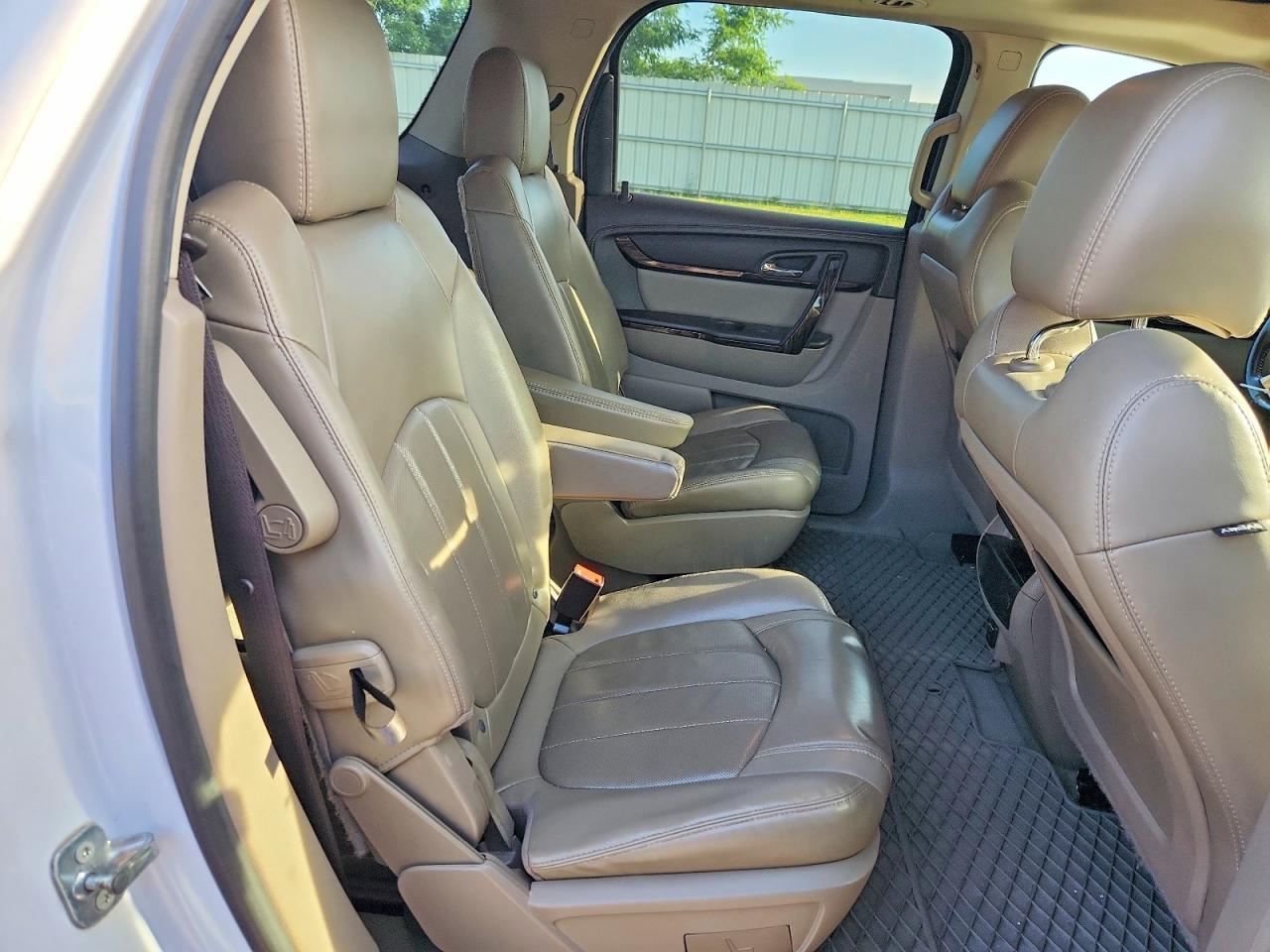 2016 GMC Acadia Denali - zdjęcie 11