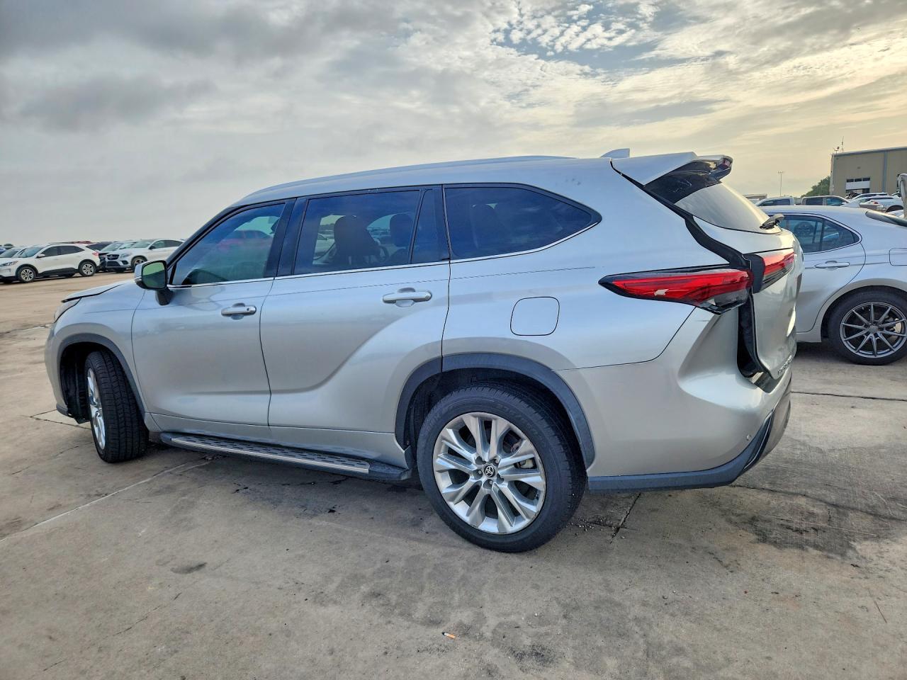 2021 Toyota Highlander Limited - zdjęcie 2