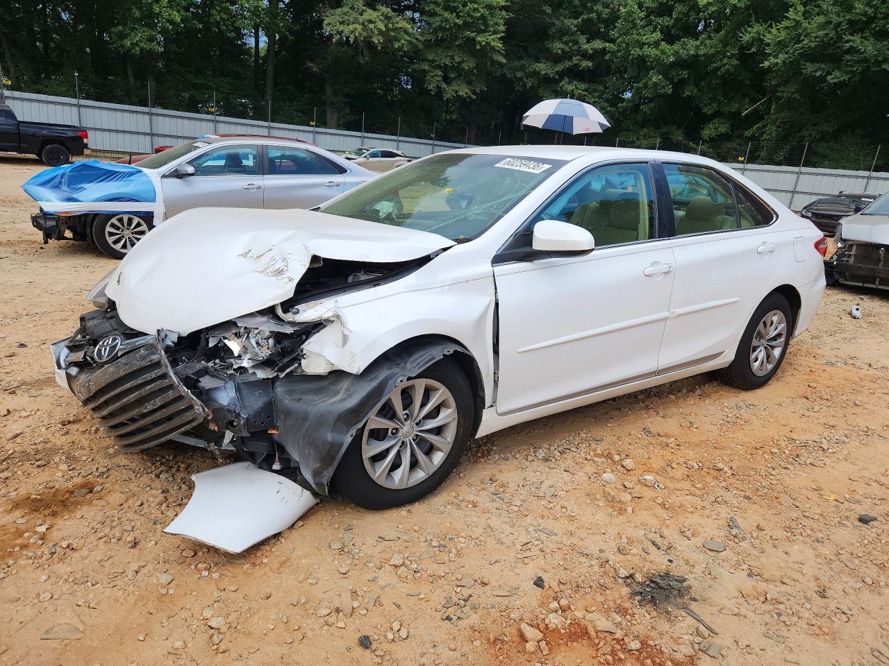 2017 Toyota Camry Le - zdjęcie główne