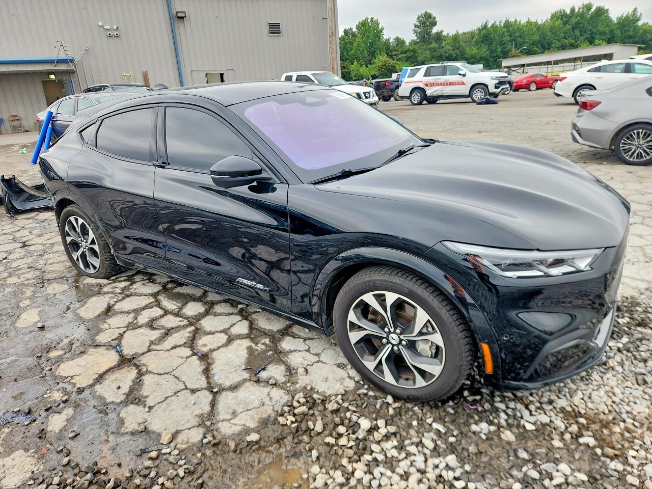 2021 Ford Mustang Mach-E Premium - zdjęcie 4