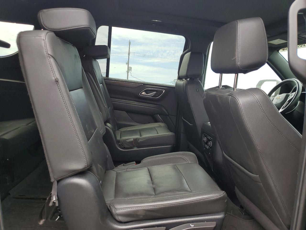 2024 Chevrolet Suburban C1500 Lt - zdjęcie 11