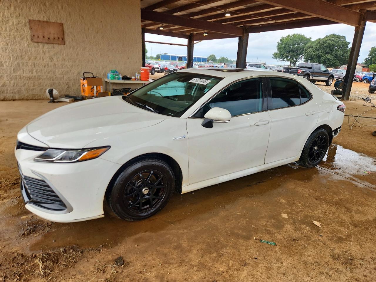 2021 Toyota Camry Le - zdjęcie główne