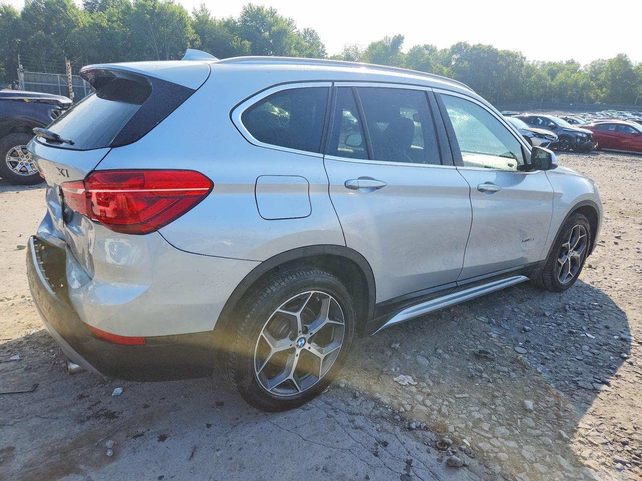 2017 BMW X1 xDrive28I - zdjęcie 3