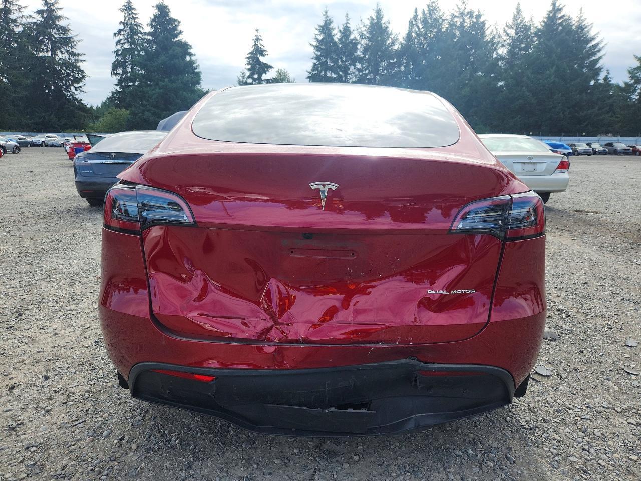 2025 Tesla Model Y - zdjęcie 6