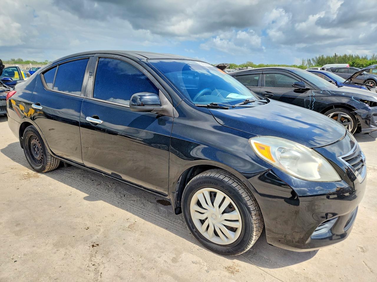 2014 Nissan Versa 1.6 S - zdjęcie 4
