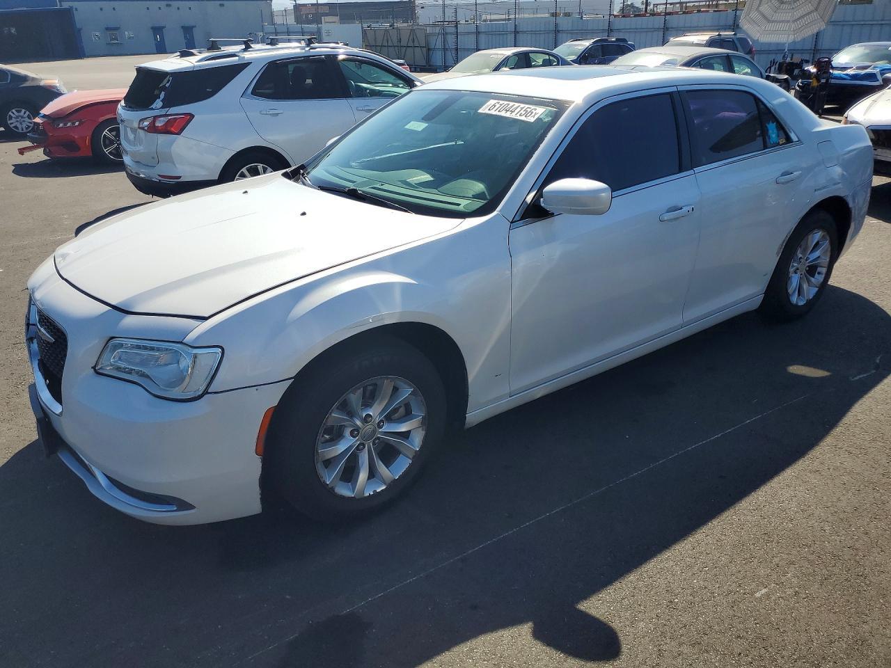 2015 Chrysler 300 Limited - zdjęcie główne