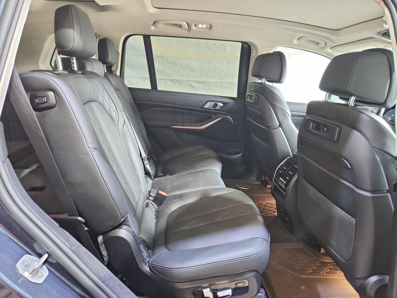 2022 BMW X7 xDrive40I - zdjęcie 11