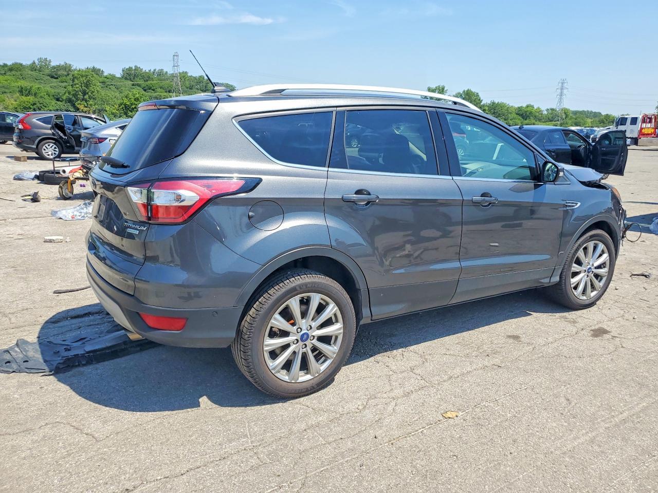 2018 Ford Escape Titanium - zdjęcie 3