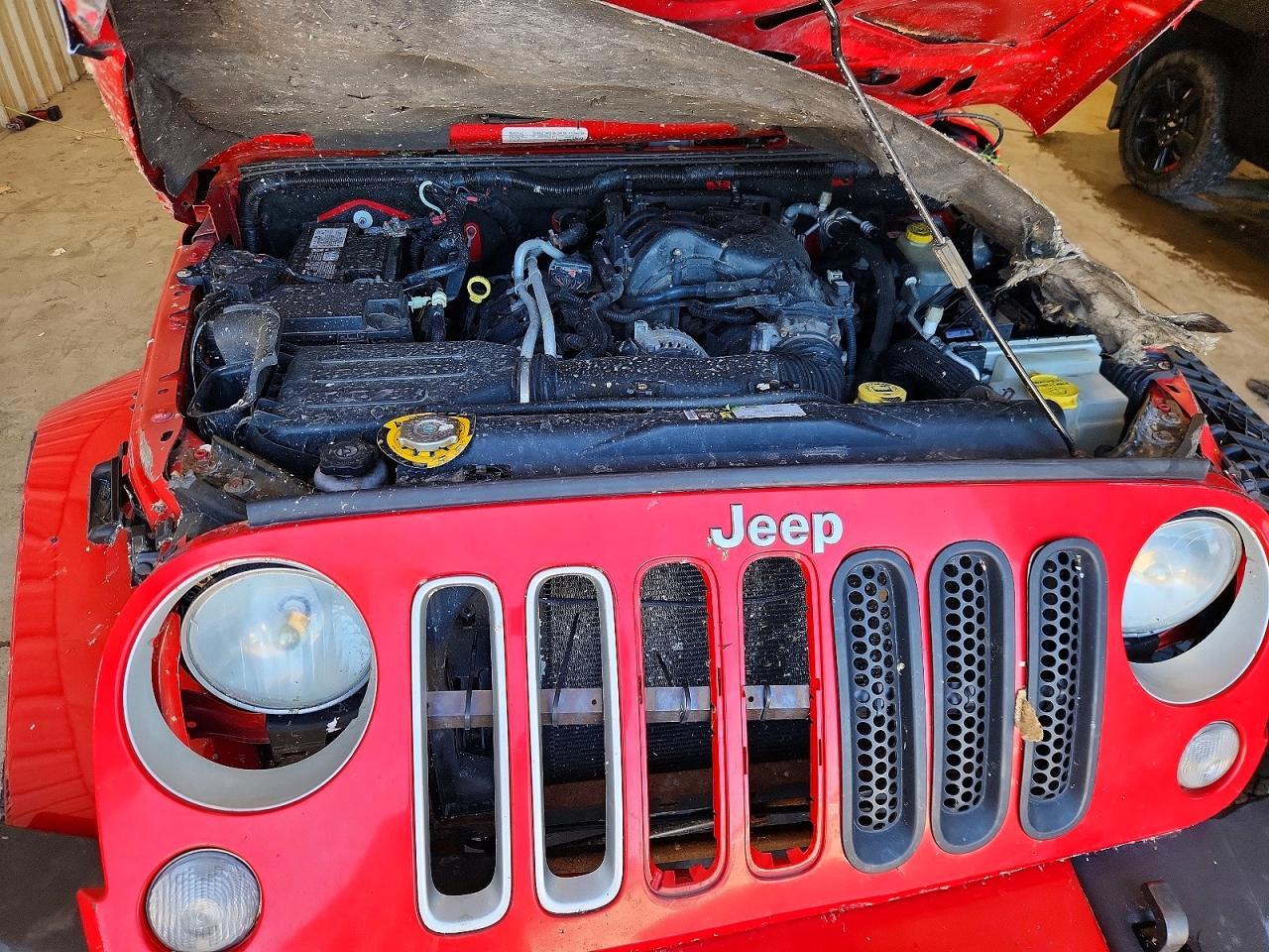 2016 Jeep Wrangler Unlimited Sahara - zdjęcie 11