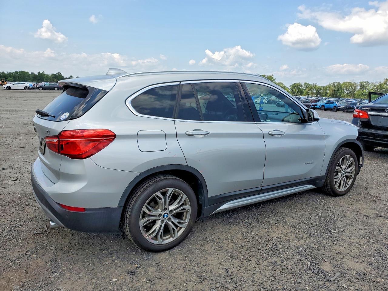 2017 BMW X1 xDrive28I - zdjęcie 3
