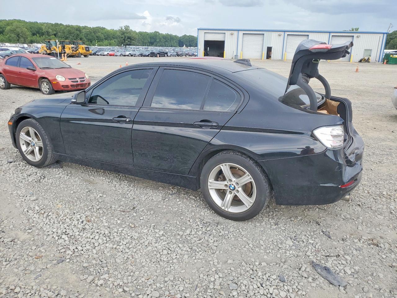 2014 BMW 320 I - zdjęcie 2