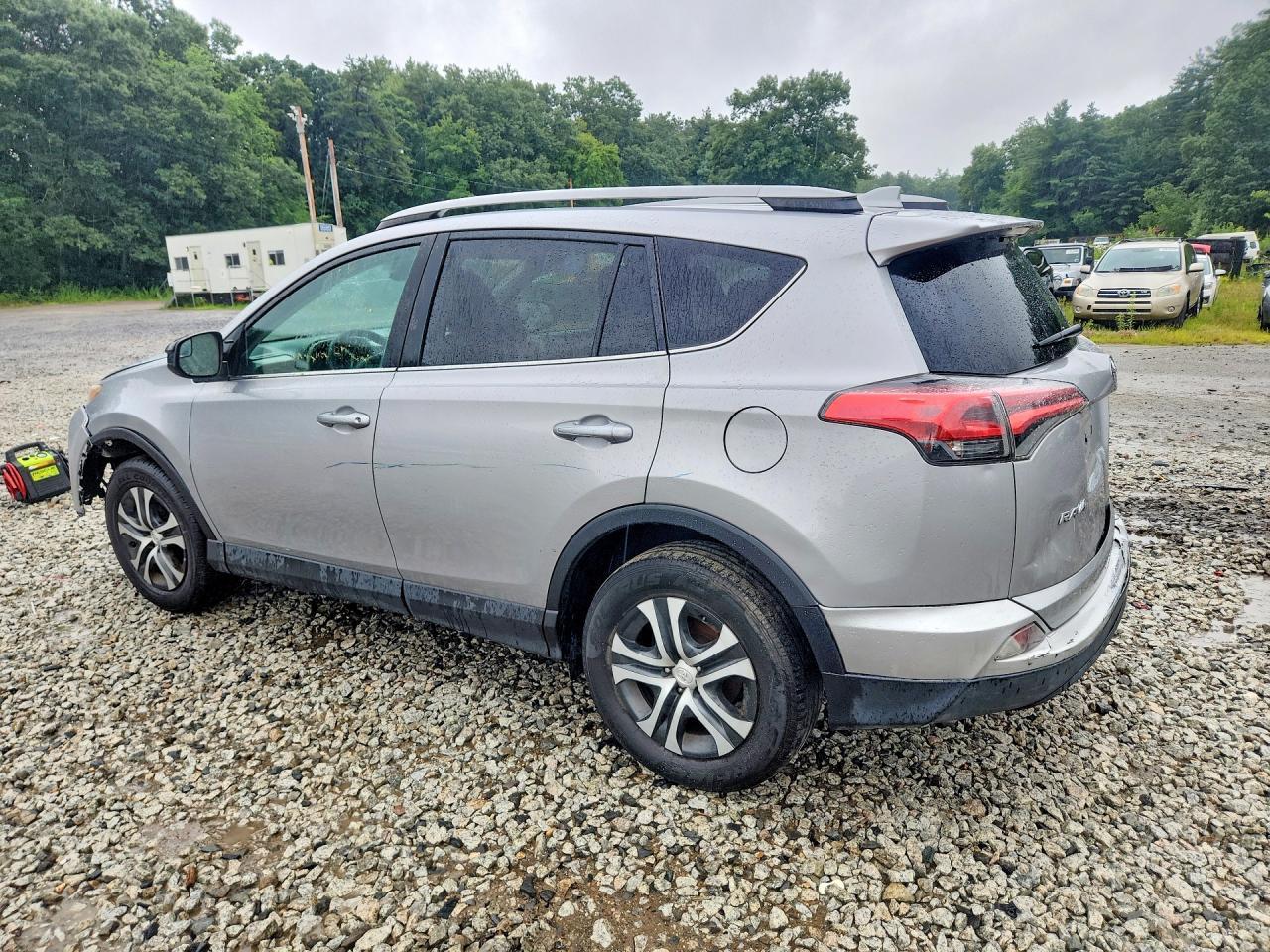 2017 Toyota Rav4 Le - zdjęcie 2