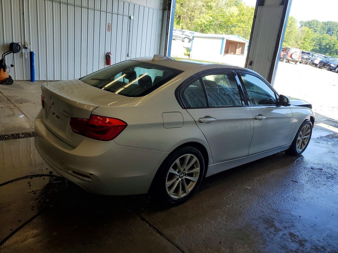 2018 BMW Seria 3 320i - zdjęcie 3
