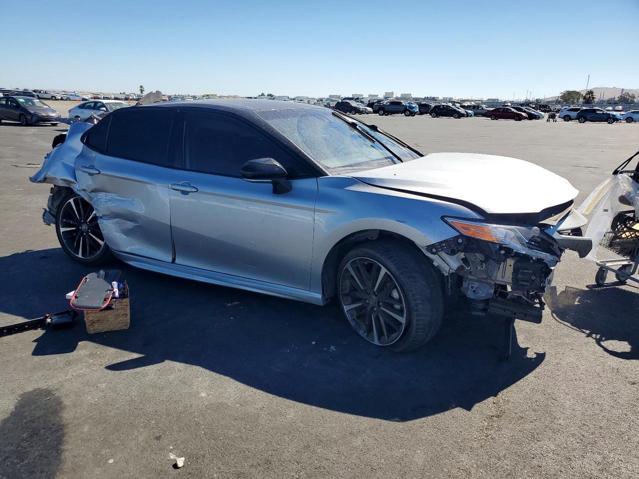 2019 Toyota Camry Xse - zdjęcie 4