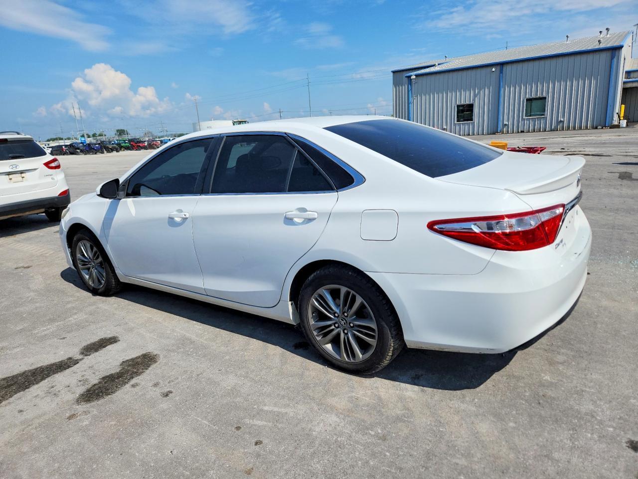 2016 Toyota Camry Se - zdjęcie 2