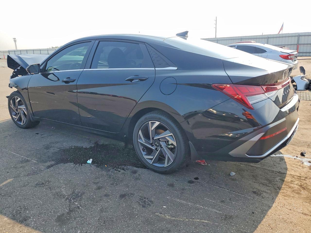 2026 Hyundai Elantra Limited - zdjęcie 2