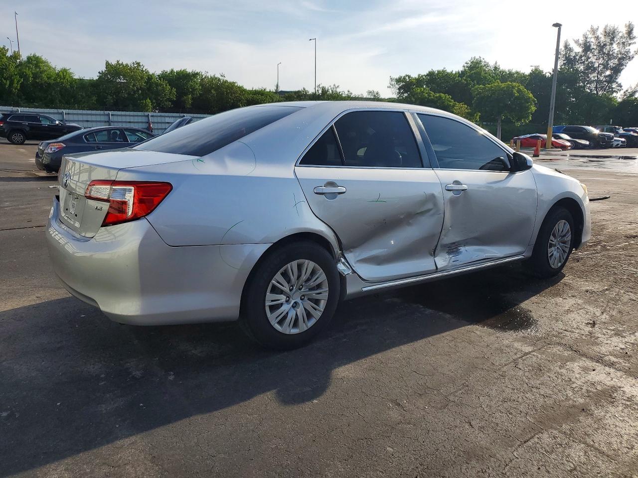 2014 Toyota Camry Le - zdjęcie 3