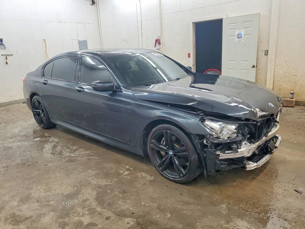 2019 BMW 740 I - zdjęcie 4