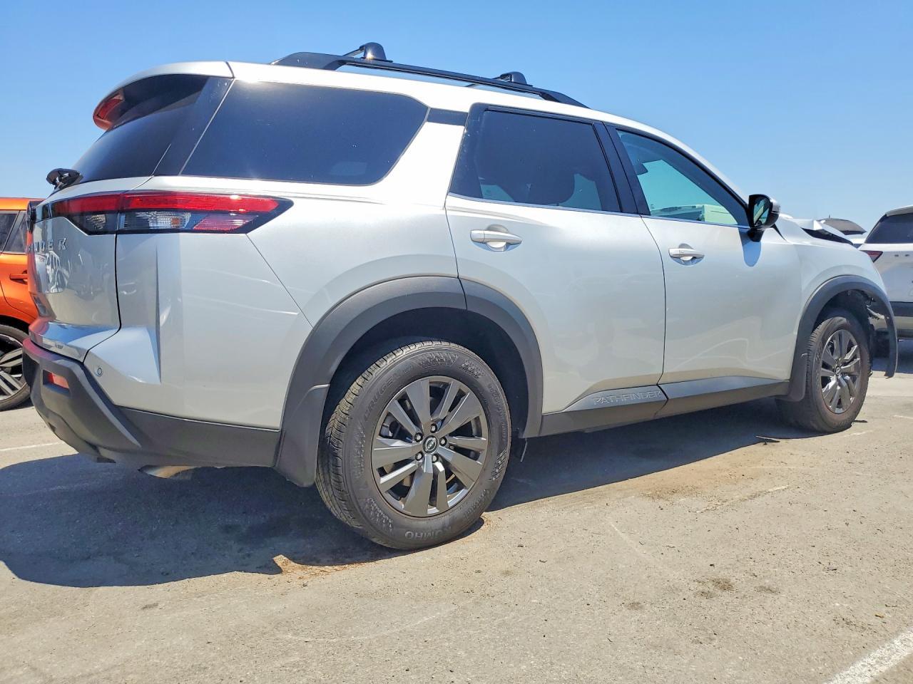 2025 Nissan Pathfinder Sv - zdjęcie 3