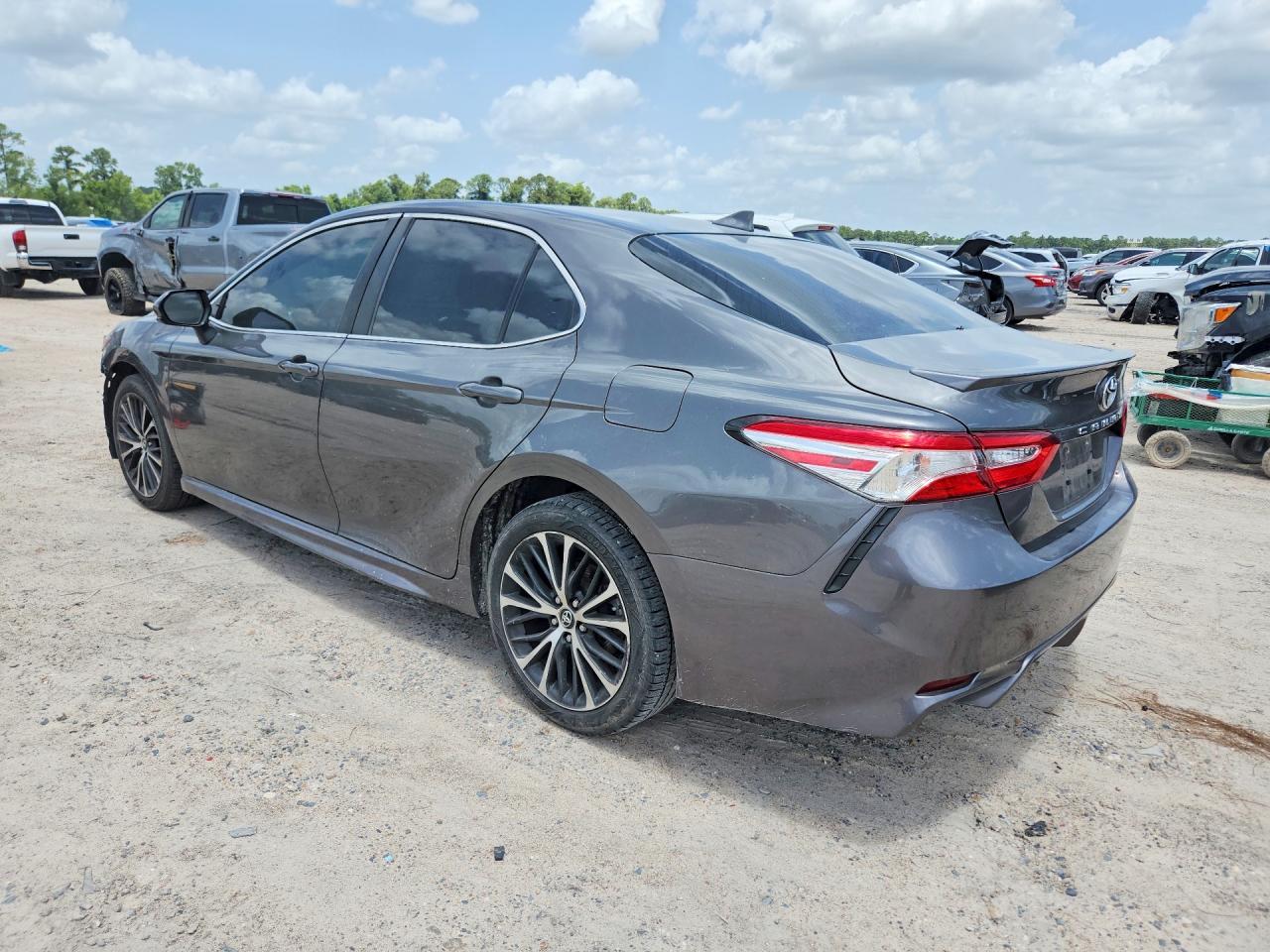 2020 Toyota Camry Se - zdjęcie 2
