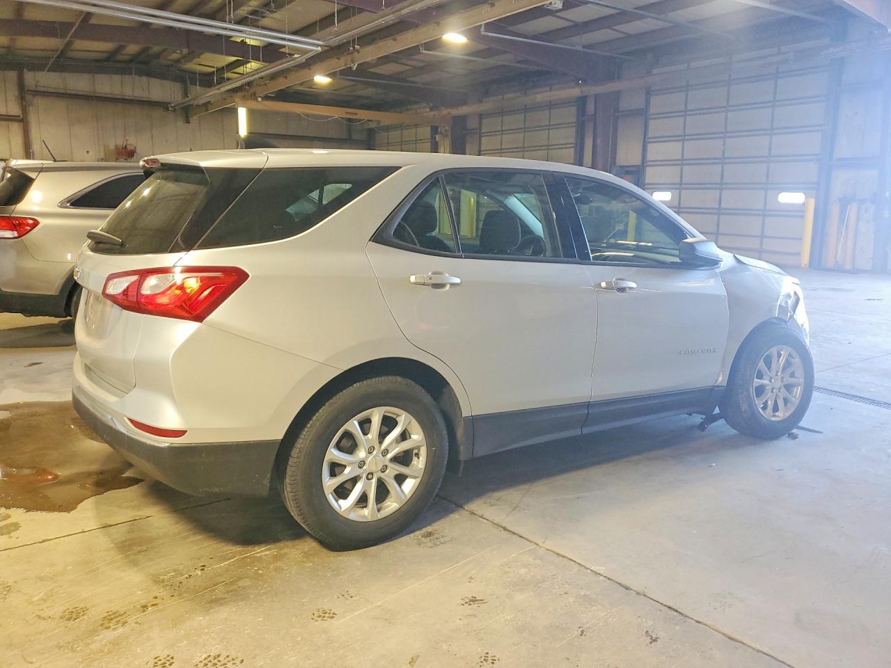 2018 Chevrolet Equinox Ls - zdjęcie 3
