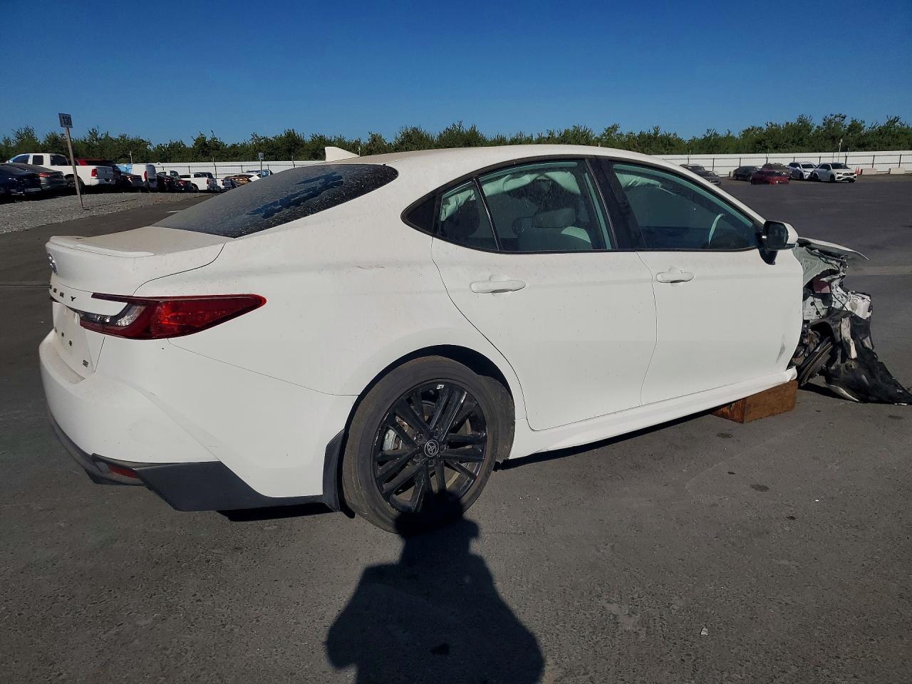 2026 Toyota Camry Se - zdjęcie 3