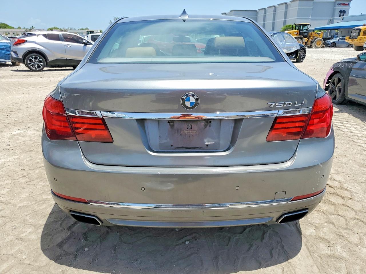 2013 BMW 750 Li - zdjęcie 6