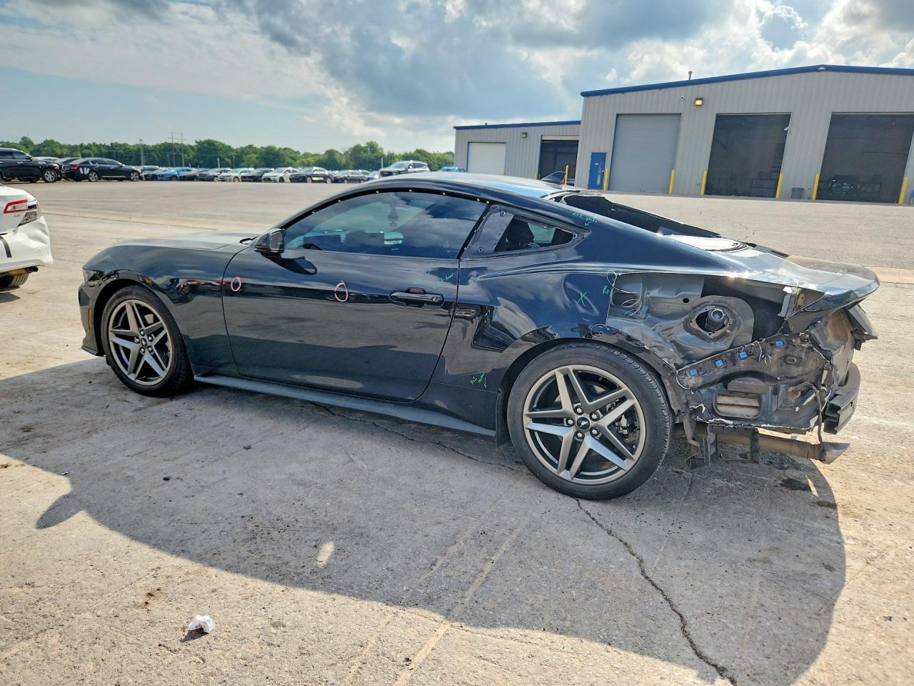 2024 Ford Mustang - zdjęcie 2