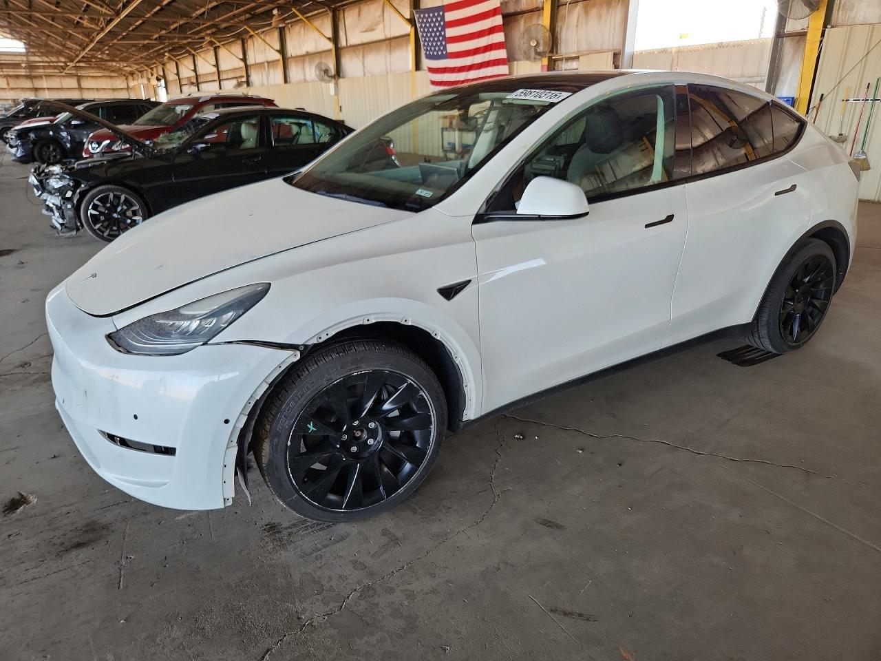 2021 Tesla Model Y - zdjęcie główne