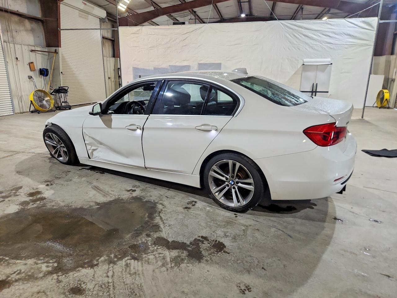 2018 BMW 330 Xi - zdjęcie 2