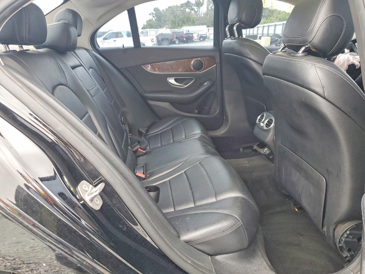 2016 Mercedes-Benz C 300 - zdjęcie 10
