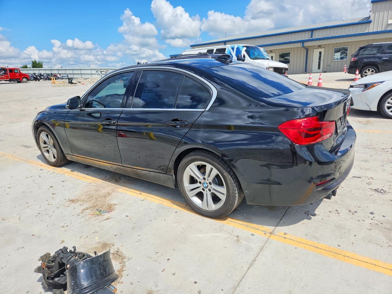 2017 BMW 330 I - zdjęcie 2