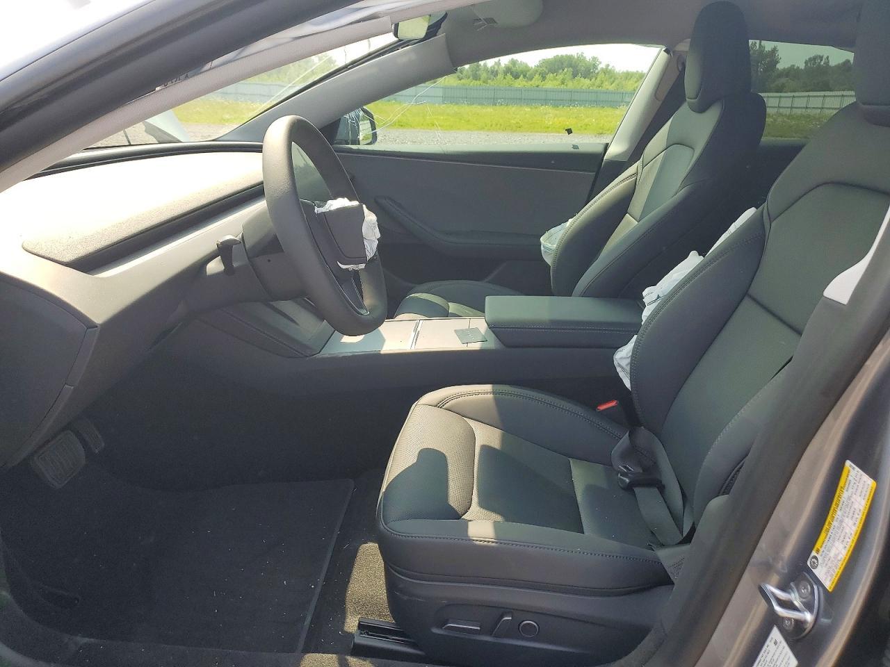 2026 Tesla Model 3 - zdjęcie 7