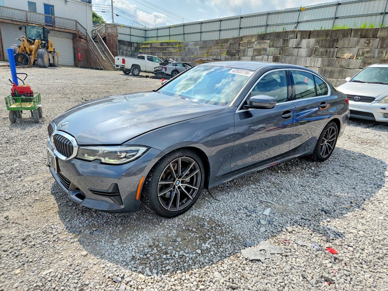 2019 BMW Seria 3 330i - zdjęcie główne