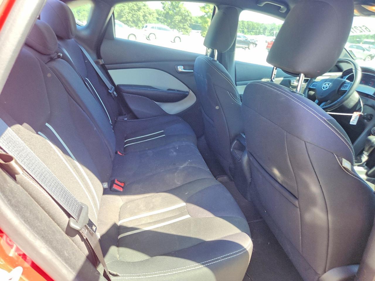 2014 Dodge Dart Sxt - zdjęcie 10