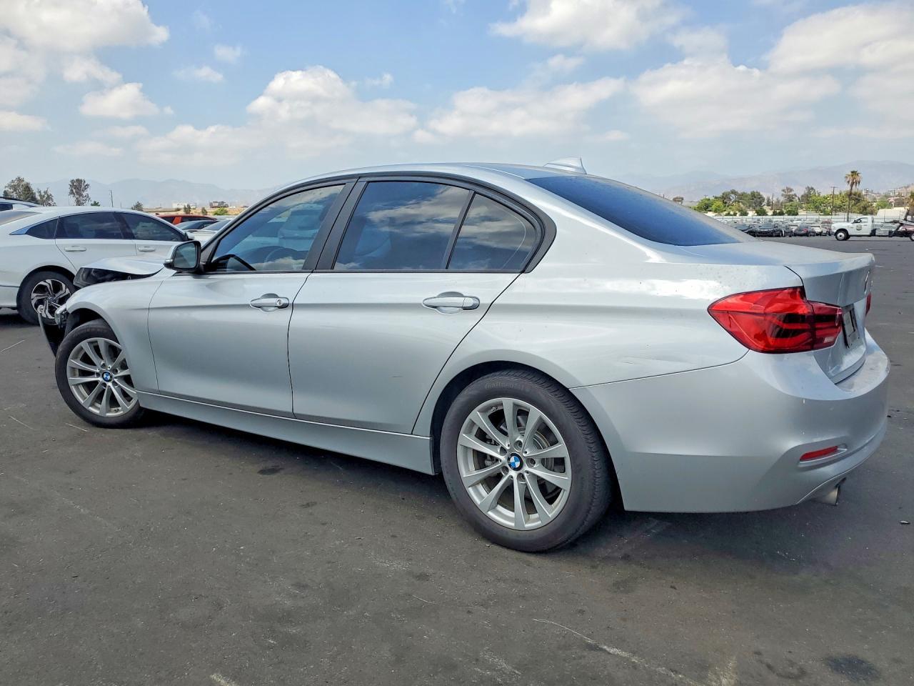 2018 BMW 320 I - zdjęcie 2