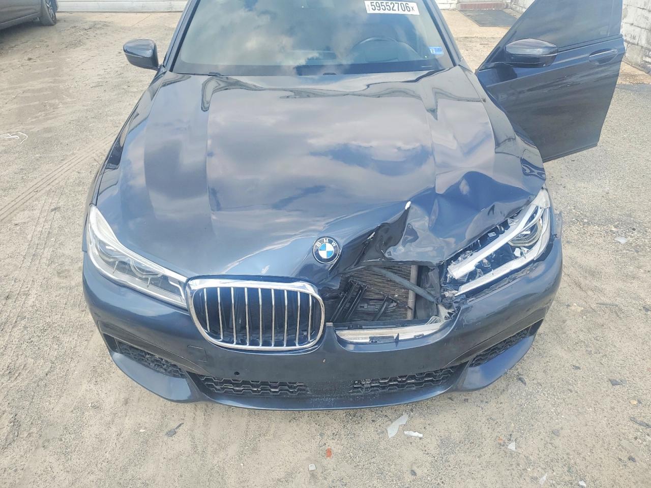 2016 BMW Seria 7 750i - zdjęcie 11