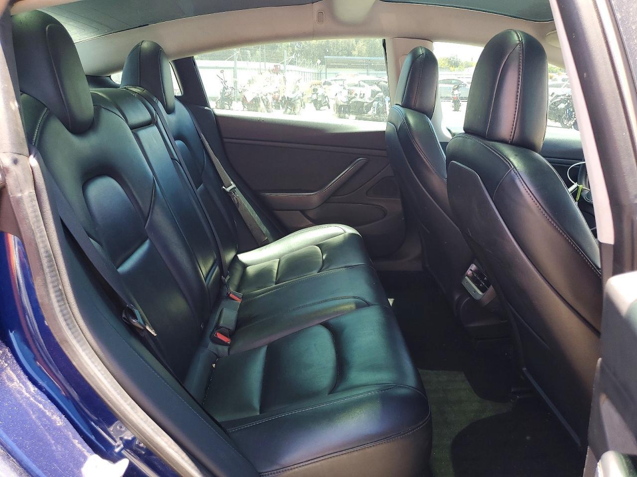 2019 Tesla Model 3 - zdjęcie 10